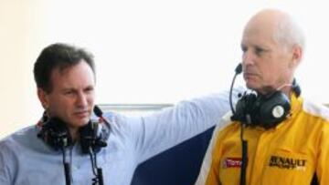 PREOCUPADOS. Christian Horner junto a Jean-Michel Jalinier.