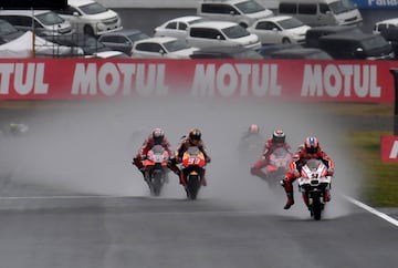 Duelo bajo la lluvia de Motegi entre Dovizioso y Márquez