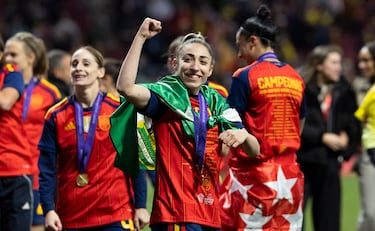 Olga Carmona celebra el título.