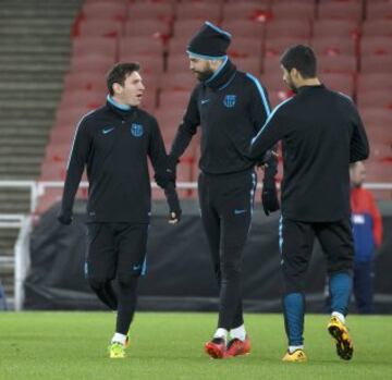 Último entrenamiento del Barcelona antes del partido de Champions League de octavos de final frente al Arsenal 