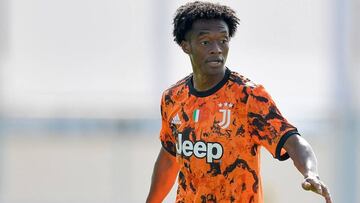 Cuadrado juega como volante en amistoso de Juventus