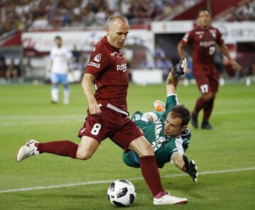 Dejó al FC Barcelona para ir al Vissel Kobe de Japón.