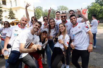 Un gran n迆mero de seguidores del equipo hispalense han viajado a la ciudad de Hungr赤a para disfrutar de la final de la Europa League ante la Roma.
