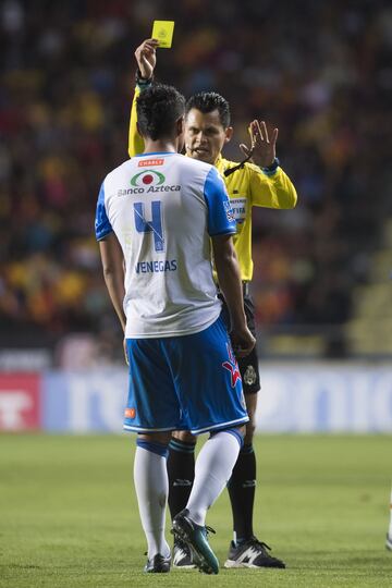 Venegas sufrió el mismo destino que Hugo Rodríguez y poco a poco fue cambiado del 11 inicial de Enrique Meza en Puebla. 