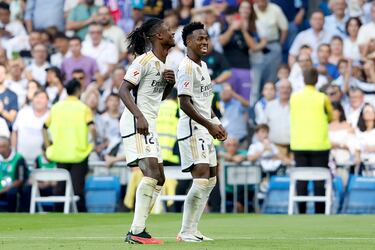 Camavinga y Vinicius celebrando el gol 3-0 del Real Madrid.