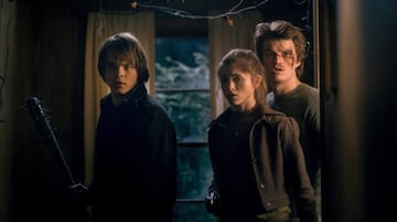 Jonathan (Charlie Heaton), Nancy (Natalia Dyer) y Steve (Joe Keery)