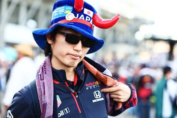 Durante la práctica del Gran Premio de Japón, desarrollado en el circuito de Suzuka, se ha podido ver un desfile de los sombreros más variopintos.