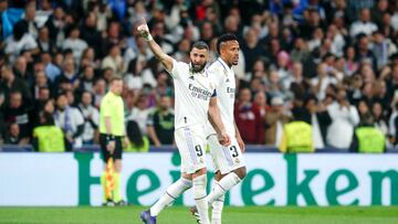 1-0. Karim Benzema celebra el primer tanto que anota en el minuto 77 de partido.