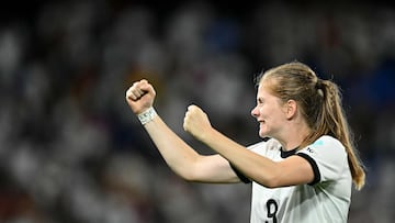 Germany's midfielder #09 Sjoeke Nuesken celebrates after winning the UEFA Women's Euro 2025 quarter finals football match between France and Germany at the Parc Saint-Jacques (St. Jakob Park) stadium in Basel, on July 19, 2025. (Photo by SEBASTIEN BOZON / AFP)