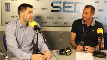 Felipe Reyes junto a Manu Carreño.