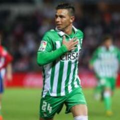 Castro lidera la goleada del Betis y ya piensa en el derbi