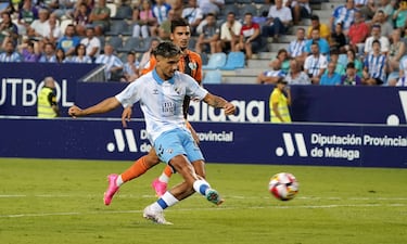 El Málaga gana sin convencer a un Antequera batallador
