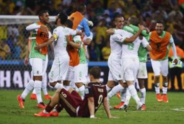 Los argelinos celebran el pase a octavos de final.