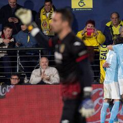 Bacca llegó tarde a otra lección de Iago Aspas en La Cerámica