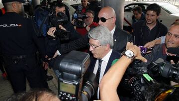 La afición recibió en Barajas a un Atlético abatido a las 5:55