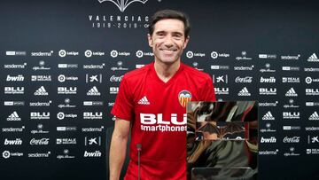 Marcelino, con el trofeo.