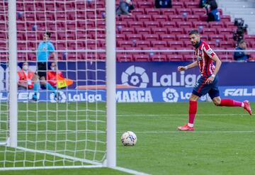Yannick Carrasco marca el 3-0 al Eibar.