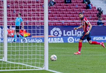 Yannick Carrasco marca el 3-0 al Eibar. 