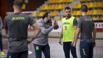 España, a cerrar la clasificación