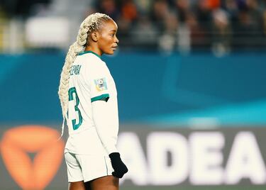 La defensa central de Zambia, Lushomo Mweemba.