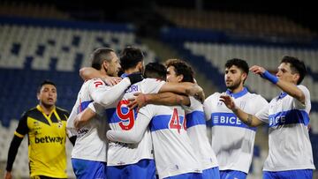 Futbol, Universidad Catolica vs Coquimbo Unido.
Fecha 16, campeonato Nacional 2022.
El jugador de Universidad Catolica Fernando Zampedri, izquierda, celebra su gol contra Universidad Catolica durante el partido por la primera division disputado en el estadio San Carlos de Apoquindo.
Santiago, Chile.
03/07/2022
Felipe Zanca/Photosport
Football, Universidad Catolica vs Coquimbo Unido.
16 th date, 2022 National Championship.
Universidad CatolicaÕs player Fernando Zampedri, left, celebrates his goal against Universidad Catolica during the first division match held at San Carlos de Apoquindo stadium.
Santiago, Chile.
03/07/2022
Felipe Zanca/Photosport