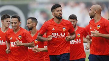 Garay no entrena con el Valencia.