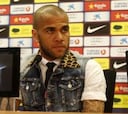 Alves dice que él no vendería ni a Alexis Sánchez ni a Villa