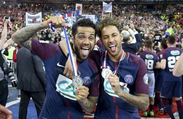 Brazil: Dani Alves ruled out of the World Cup with a knee injury