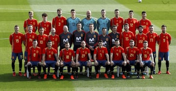 Creada en el año 1920, la Selección española de fútbol es conocida también como “La Furia Española” (rememorando el Saqueo de Amberes, un episodio de la historia militar de España) o “La Furia Roja”, término acuñado por un periodista italiano. En los últimos años se ha extendido el apodo de “La Roja”, un nombre que hizo famoso Luís Aragonés, seleccionador nacional entre 2004 y 2008.