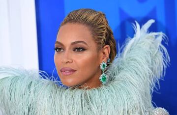 Could Beyonce be set to feature at the Super Bowl half-time show with Lady Gaga.