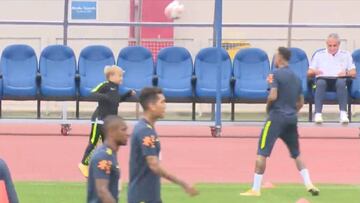 Lleva 500.000 reproducciones en Facebook en Brasil: los toques de Neymar con su hijo