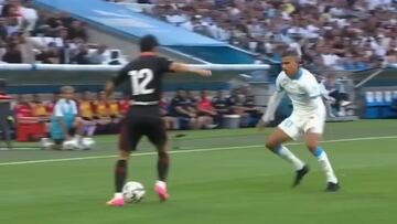 Suazo se anota su primer lujo en el Sevilla y los hinchas ya lo eligen como su mejor fichaje