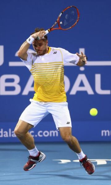 Novak Djokovic derrotó a Stanislas Wawrinka y jugará la final del torneo de exhibición Abu Dhabi con Andy Murray que derrotó a Rafael Nadal. 