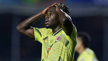 Duván Zapata durante un partido con la Selección Colombia en Copa América.