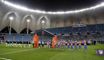 Formación de los equipos del Athletic Club y Atlético de Madrid.