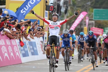 Juan Sebastián Molano inició en el ciclismo de pista y ganó medallas en el Campeonato Nacional de Ciclismo de Pista, Juegos Bolivarianos y en el Campeonato Panamericano. En el ciclismo de Ruta ha sumado múltiples victorias y actualmente corre para el UAE Team Emirates.