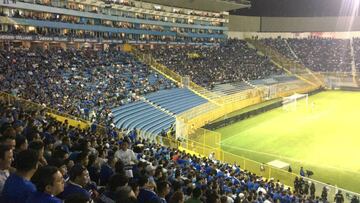 Los delegados enviados al duelo entre El Salvador y Barbados, tomaron evidencias de los insultos de los que fueron victimas los jugadores caribeños.