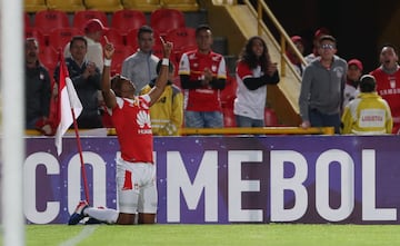 Independiente Santa Fe vence a Rampla Juniors en la segunda ronda de la Copa Sudamericana en partido jugado en El Campín. Henao marcó los goles del triunfo