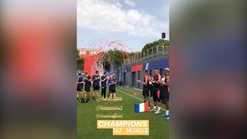 PSG homenajea a sus campeones del mundo