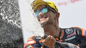 Spielberg (Austria), 16/08/2020.- First placed Spanish Moto2 rider Jorge Martin of Red Bull KTMN Ajo celebrates on the podium after the Motorcycling Grand Prix of Austria at the Red Bull Ring in Spielberg, Austria, 16 August 2020. (Motociclismo, Ciclismo) EFE/EPA/CHRISTIAN BRUNA