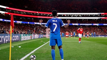 Vinicius aprieta el trono