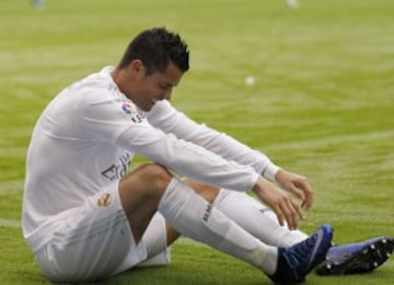 Cristiano Ronaldo se lementa de un pisotón.