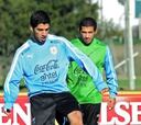 Luis Suárez, Cavani y Forlán lideran la lista de Uruguay