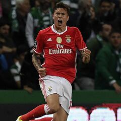 Lindelöf mantiene líder al Benfica de Raúl Jiménez