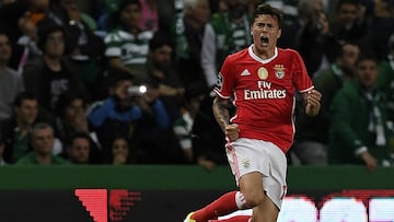 Lindelöf mantiene líder al Benfica de Raúl Jiménez