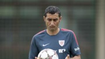 Unos 2.000 aficionados arropan al Athletic en el entrenamiento