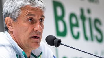 GRAFAND2857. SEVILLA, 06/02/2019.-El entrenador del Betis, Quique Setién, durante la rueda de prensa donde ha dado detalles de la ida de la semifinal de la Copa del Rey que jugará su equipo mañana ante el Valencia en el Benito Villama