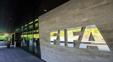 El anuncio de FIFA que declara la guerra a los agentes.