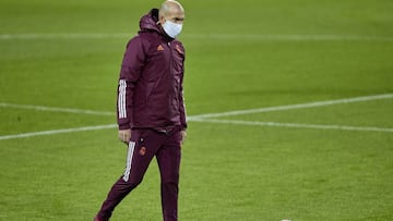 GV,General View October 26, 2020, Monchengladbach, Germany: Zinedine Zidane of Real Madrid during the training session at Von October 26, 2020 in Monchengladbach, Germany. 
 
 Credit Image: Indira/DAX via ZUMA Wire
 
 Pictured: GV,General View
 Ref: SPL51