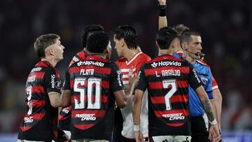 Flamengo carga contra el arbitraje del colombiano Andrés Rojas